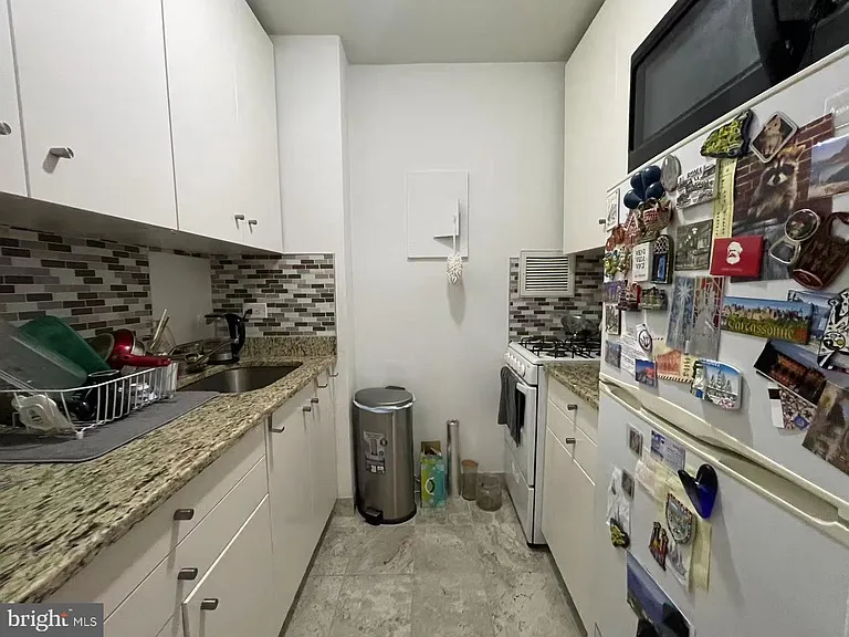 210 Locust St #22E — Photo 14