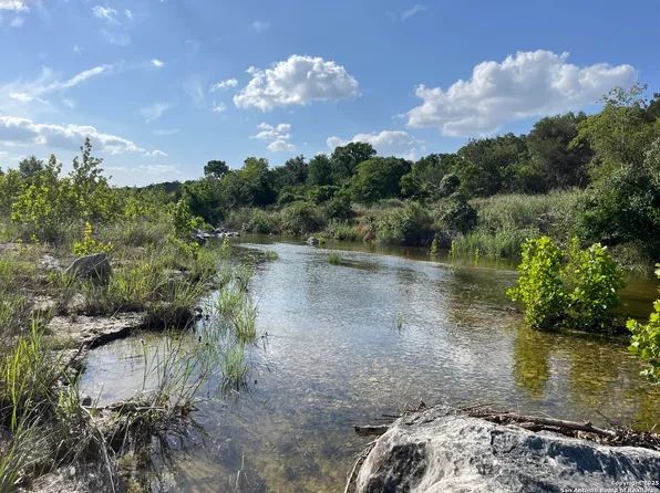 1118 Chimney Valley, Blanco, TX 78606