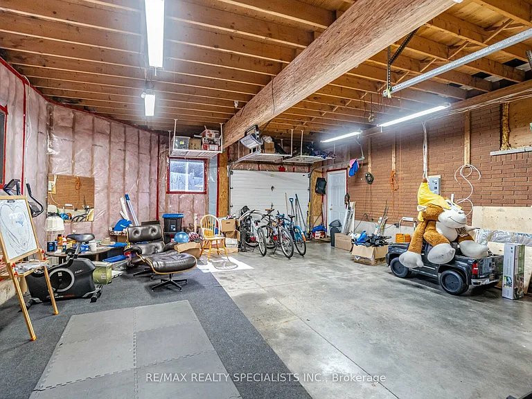 22 Balmoral Dr — Photo 35