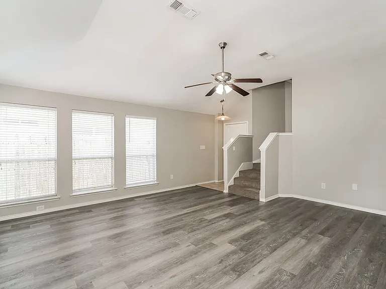 809 Pace Dr — Photo 5