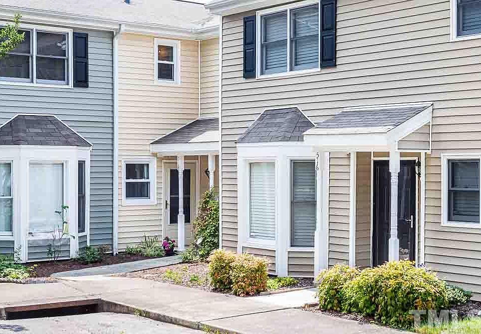 1st image of 518 Darby Glen Ln