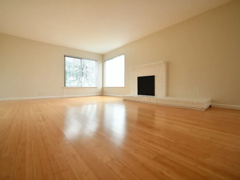 2p008 - Lake View East — Photo 23