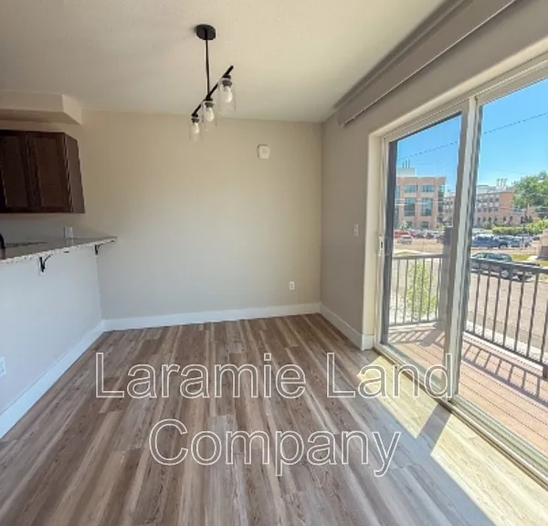 569 N 12th St #B — Photo 8