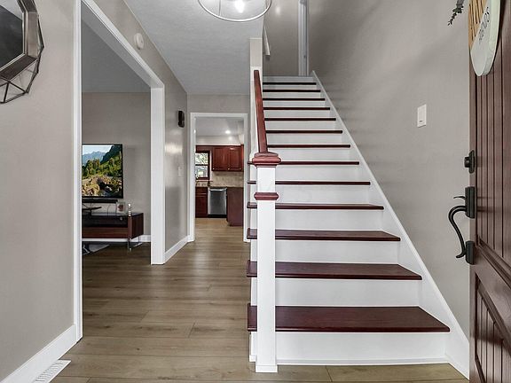5th image of 6581 Rolling Hills Pl