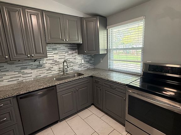 5th image of 615 Sycamore Dr