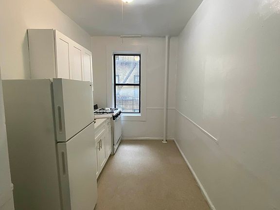 3rd image of 3021 Holland Ave #22