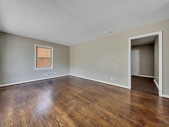 5th image of 4417 Holmes St NE