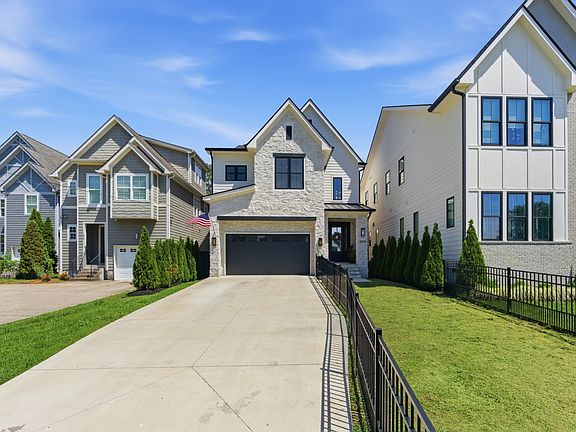 3rd image of 900B Gale Ln