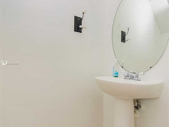 4th image of 68 Simonton Cir #68