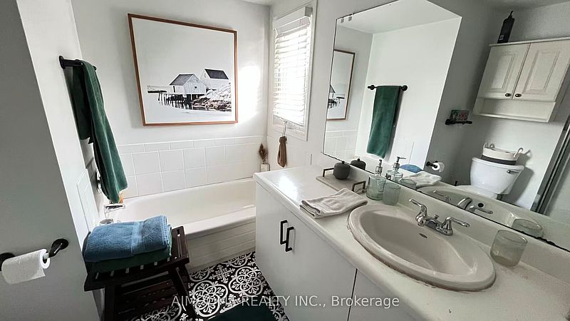 Oakville Townhouse for rent - 3 Bedrooms — photo 9
