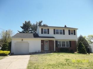 9 Oakwood Dr, Cinnaminson, NJ 08077