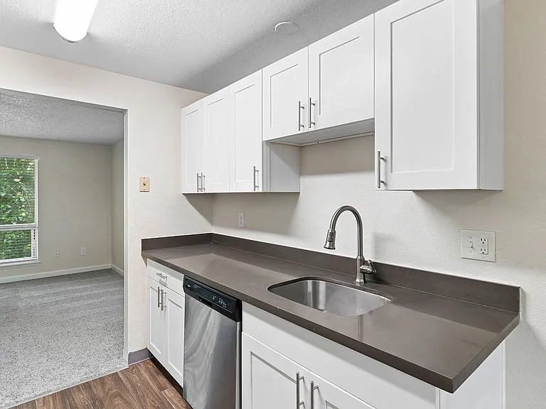 Meridian West Apartments — Photo 4