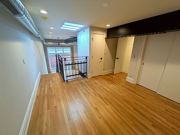 4th image of 415 N Main St #10759f86f