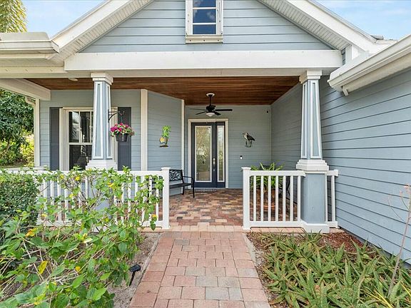 3rd image of 402 NE Ginger Lily Place
