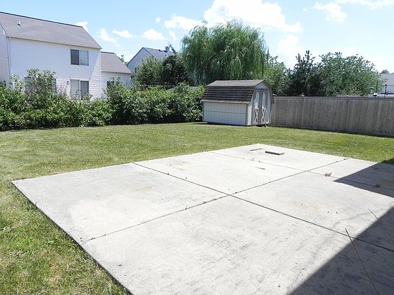4th image of 411 Smoketree Ln
