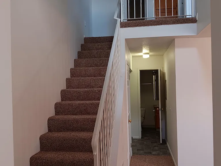 341 Pheasant Rd W #D — Photo 7