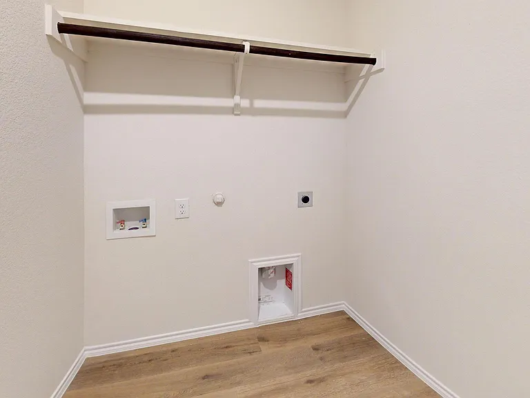 3941 Oak Creek Cir — Photo 11