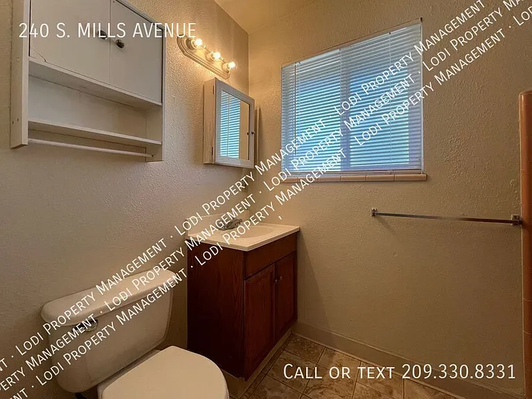 240 S Mills Ave — Photo 12