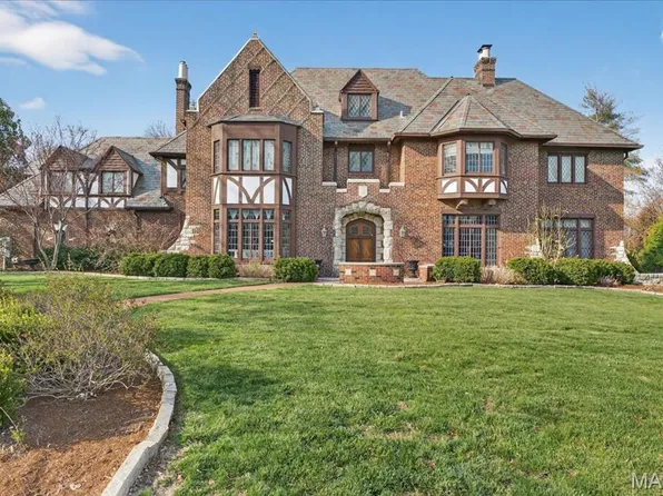 66 Lake Forest Dr, Saint Louis, MO 63117