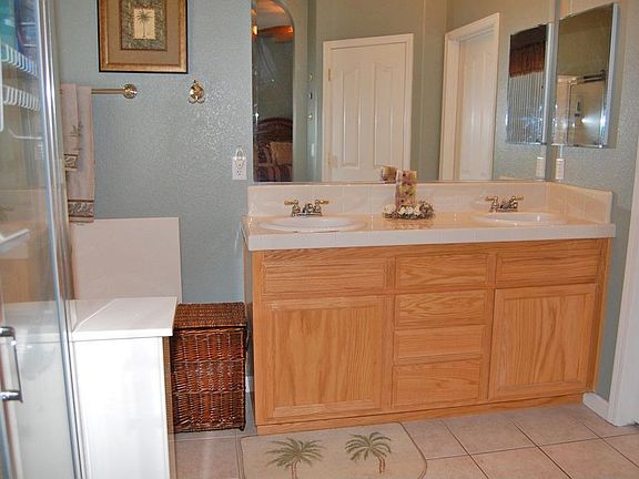 Master Bath w/Ceramic