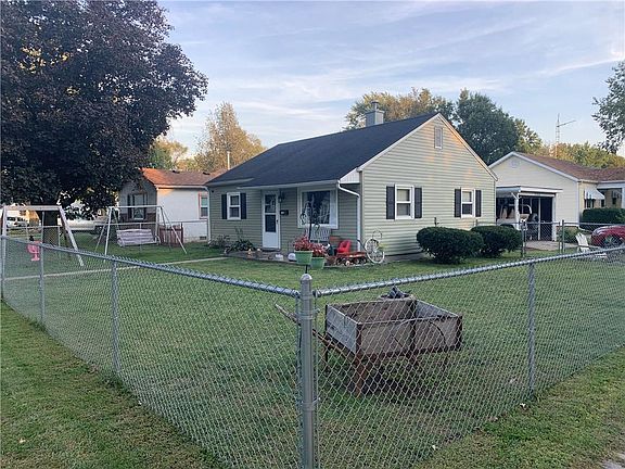 2nd image of 1021 S Lawn Dr