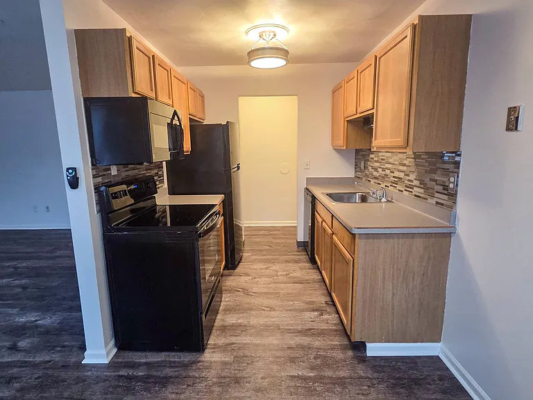 Lake Vista Apartment Homes — Photo 6