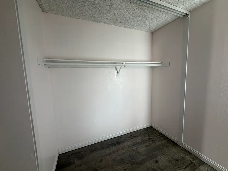 Segovia Apartments — Photo 28