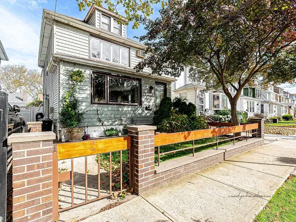 7015 Nansen St, Forest Hills, NY 11375
