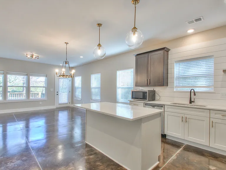 921 Spain Ave — Photo 4