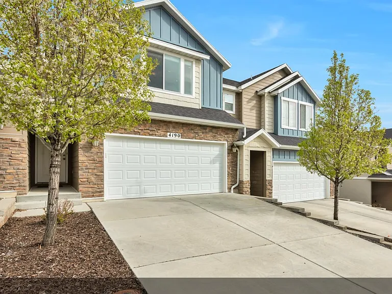 4190 N Cresthaven Ln — Photo 3