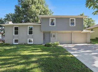 9802 NW 71st St, Kansas City, MO 64152