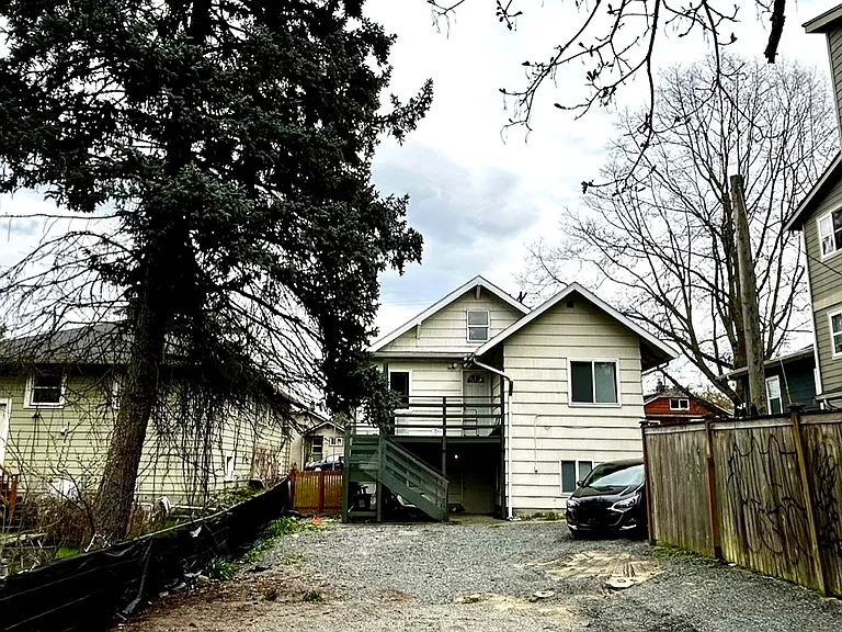 5309 7th Ave NE — Photo 2