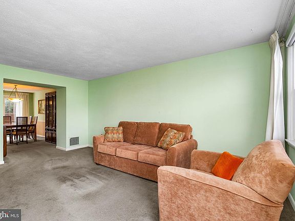 5th image of 208 Bungalow Ave