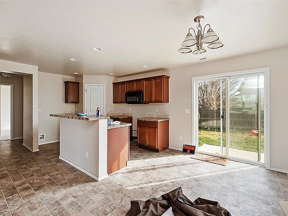 4th image of 131 NE Malad Ct