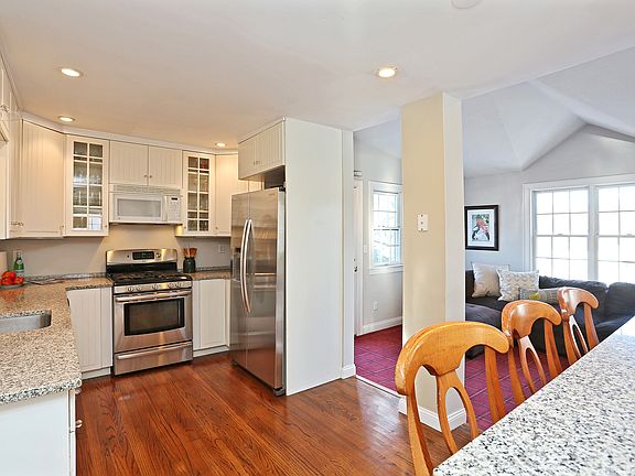5th image of 39 Lansdowne Dr