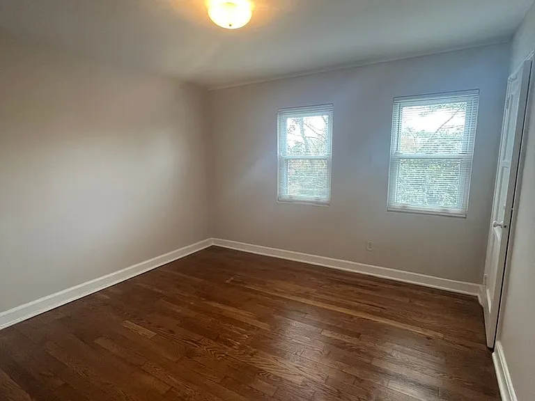 409 Laverne Ave — Photo 6