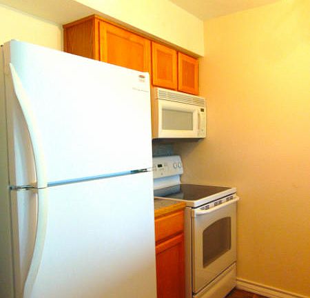 3rd image of 4141 Whiteley Dr APT 203
