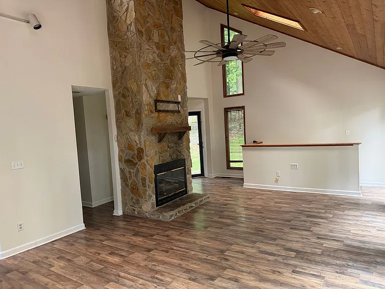 704 Stuffle St — Photo 11