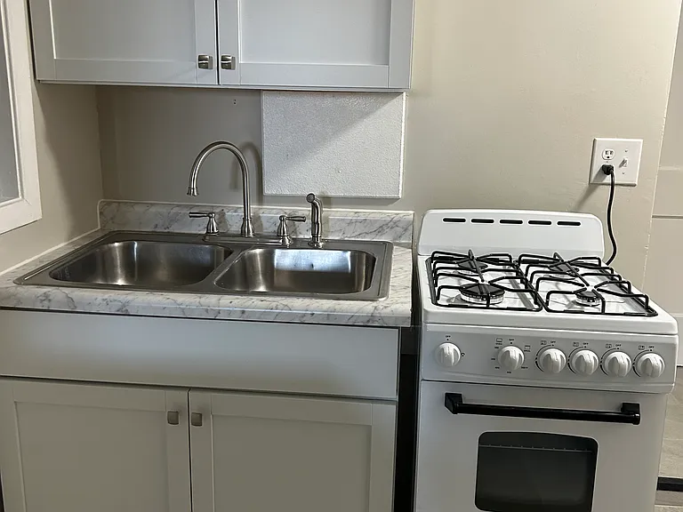 607 N 40th St #5 — Photo 12