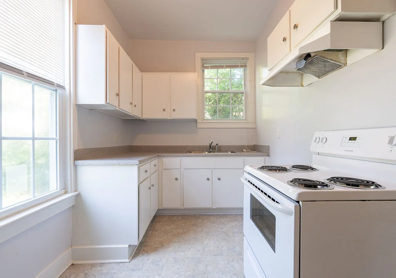 Move In Ready Apartment In Downtown Suffolk! — Photo 2