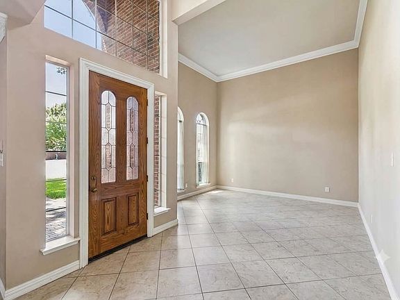 5th image of 303 Waterford Court