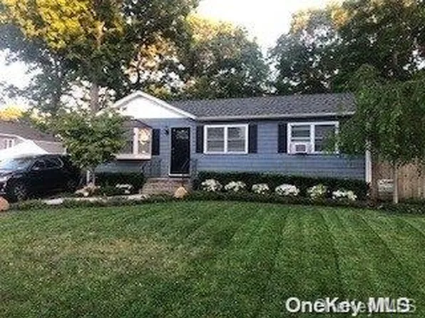 5 Squires Avenue, Port Jefferson Station, NY 11776