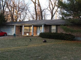 715 N Woods Mill Rd, Chesterfield, MO 63017