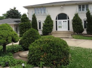 1261 Edgewood Ave, Bensenville, IL 60106