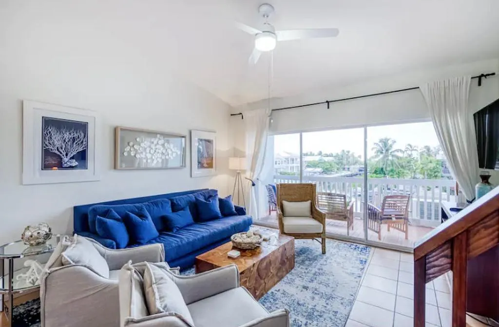 3 bed, 2.0 bath, 1722 sqft, $3,900 — Photo 1