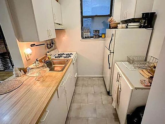 5th image of 159 W 80th St APT 5D