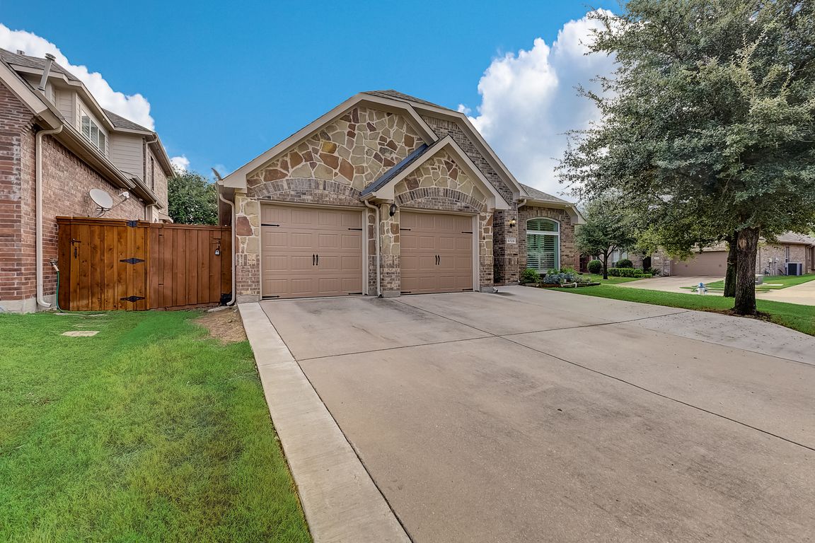 5729 New Castle Dr, Richardson, TX 75082 MLS 20420948 Zillow