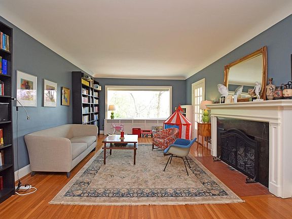 5th image of 124 Glenmary Ave