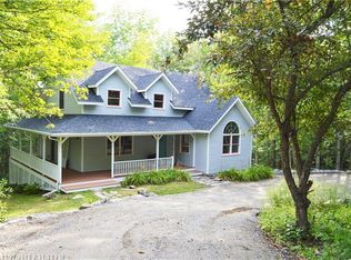 13 Hoffses Dr, Camden, ME 04843