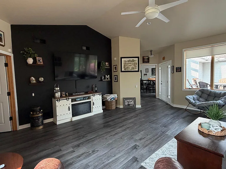376 Cooper Dr — Photo 4